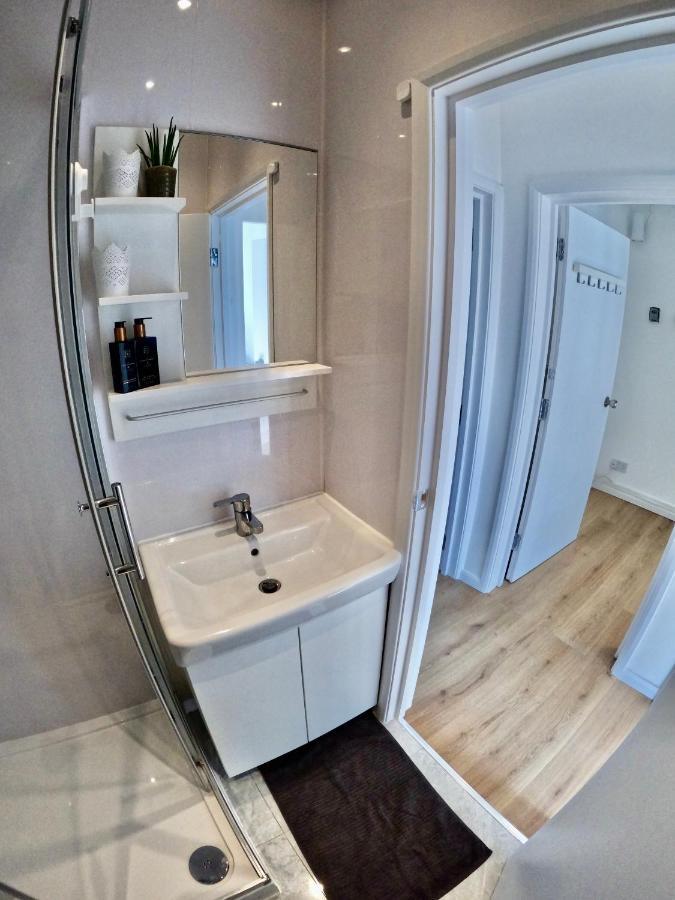 Lovely One Bedroom Flat Londen Buitenkant foto